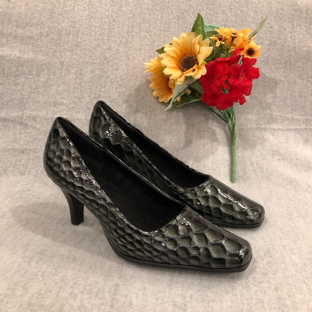 NWT - Aerosoles Textured Reptile Patent Pumps with Slim Tapered Heels
